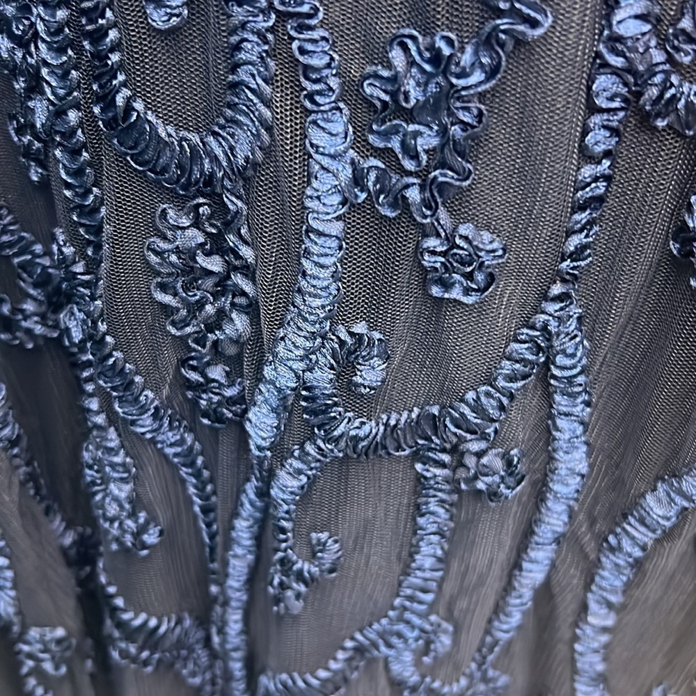 Mom Cheri NAVY/BLACK embroidered sleeveless V-back long gown - Picture 13 of 14